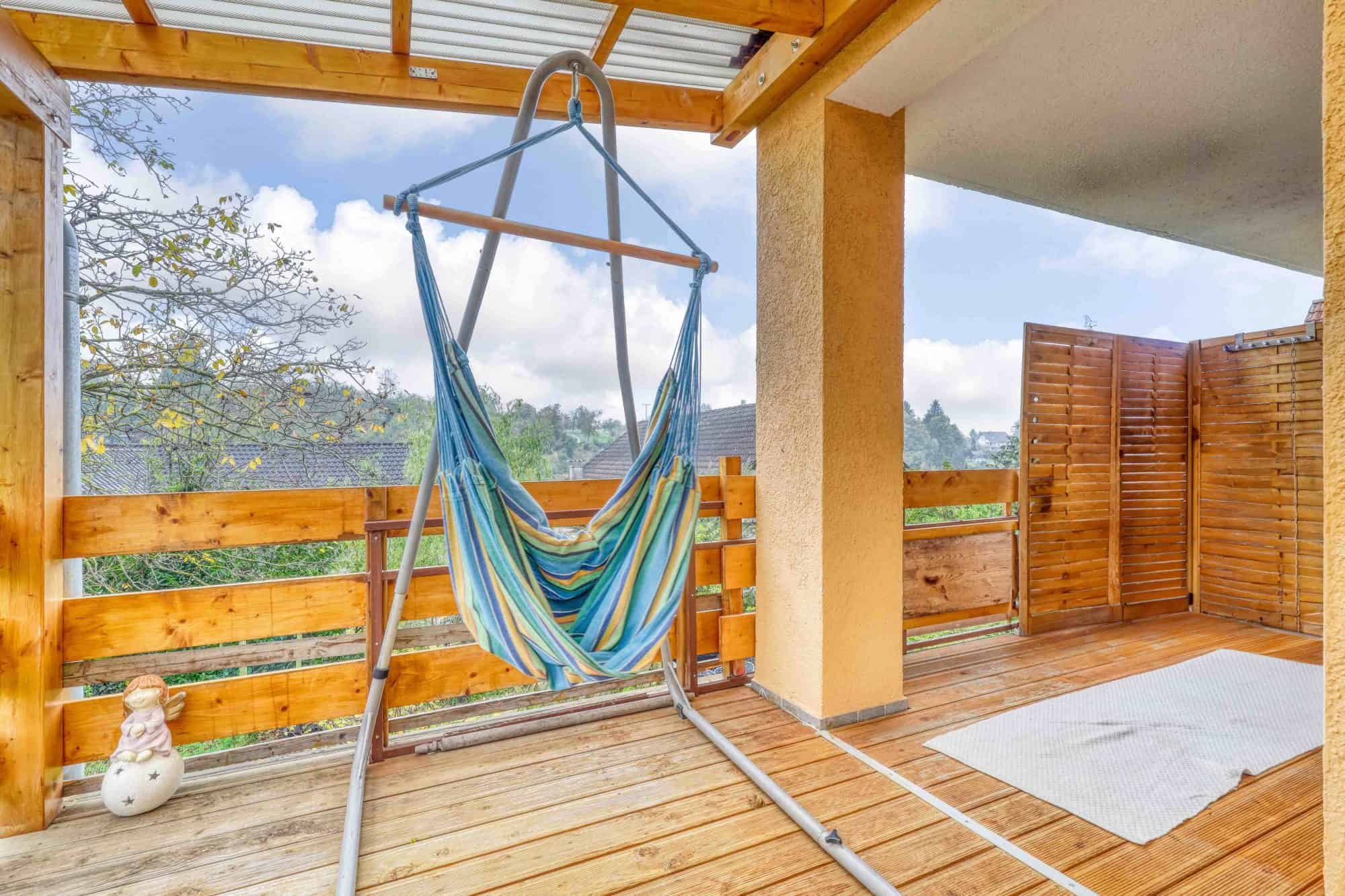 Wind- und wettergeschützter Balkon mit über 30 m²