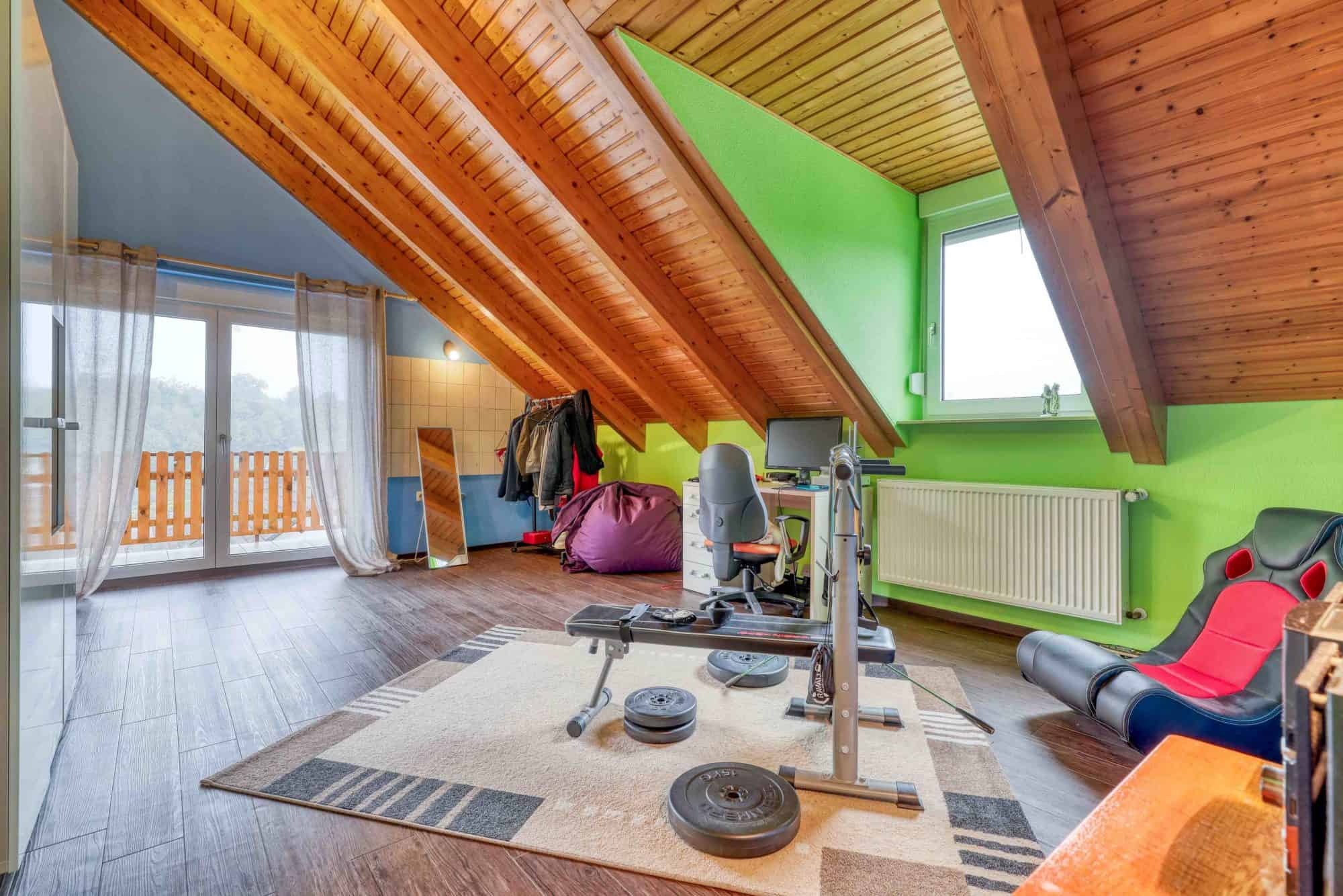 Giebelhoch ausgebautes Jugendzimmer